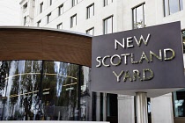 England, London, Wewstminster, Sign outside the New Scotland Yard Metropolitan Police headquarters on Victoria Embankment.