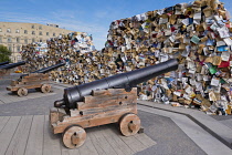 Canada, Quebec Province, Quebec City, Old Quebec City, Vieux Quebec. The artwork CUL-DE-SAC-2024 by Spanish scultor Alicia Martin. A wall of books standing in front of canons on the Royal Battery in B...