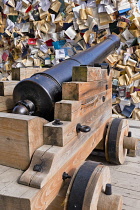 Canada, Quebec Province, Quebec City, Old Quebec City, Vieux Quebec. The artwork CUL-DE-SAC-2024 by Spanish scultor Alicia Martin. A wall of books standing in front of canons on the Royal Battery in B...
