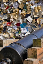Canada, Quebec Province, Quebec City, Old Quebec City, Vieux Quebec. The artwork CUL-DE-SAC-2024 by Spanish scultor Alicia Martin. A wall of books standing in front of canons on the Royal Battery in B...