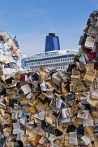 Canada, Quebec Province, Quebec City, Old Quebec City, Vieux Quebec. The artwork CUL-DE-SAC-2024 by Spanish scultor Alicia Martin. A wall of books standing in front of canons on the Royal Battery in B...