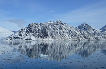 Norway, Svalbard, Lillehookfjorden, Mountains views across fjord.