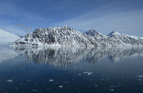 Norway, Svalbard, Lillehookfjorden, Mountains views across fjord.
