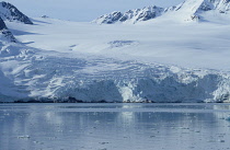 Norway, Svalbard, Lillehookfjorden, Lillehookbreen glacier.
