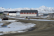 Norway, Svalbard, Ny-Alesund, Jogging in -5C.