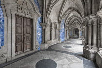 Portugal, Porto, Se do Porto or Porto Cathedral, Gothic cloister decorated with baroque azulejo tiles by Valentim de Almeida between 1729 and 1731.