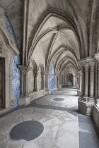 Portugal, Porto, Se do Porto or Porto Cathedral, Gothic cloister decorated with baroque azulejo tiles by Valentim de Almeida between 1729 and 1731.