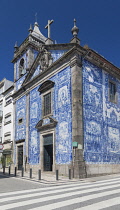 Portugal, Porto, Facade of the 18th century azulejo clad Capela das Almas or Chapel of Souls but also known as the Chapel of Santa Catarina featuring 15947 azulejo tiles designed by Eduardo Leite.