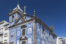 Portugal, Porto, Facade of the 18th century azulejo clad Capela das Almas or Chapel of Souls but also known as the Chapel of Santa Catarina featuring 15947 azulejo tiles designed by Eduardo Leite.