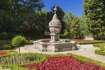 Portugal, Porto, Jardim do Palacio de Cristal or Crystal Palace Gardens, colourful flowerbed with a fountain in the centre.