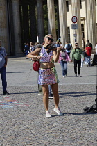 Germany, Berlin, Violinist busker. Brandenburg Gate